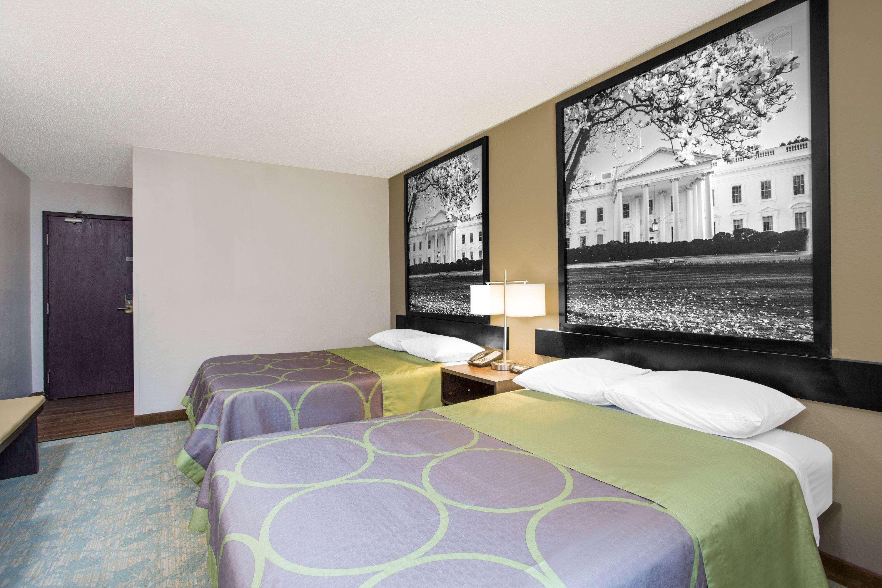 Super 8 By Wyndham Waldorf Motel Ngoại thất bức ảnh