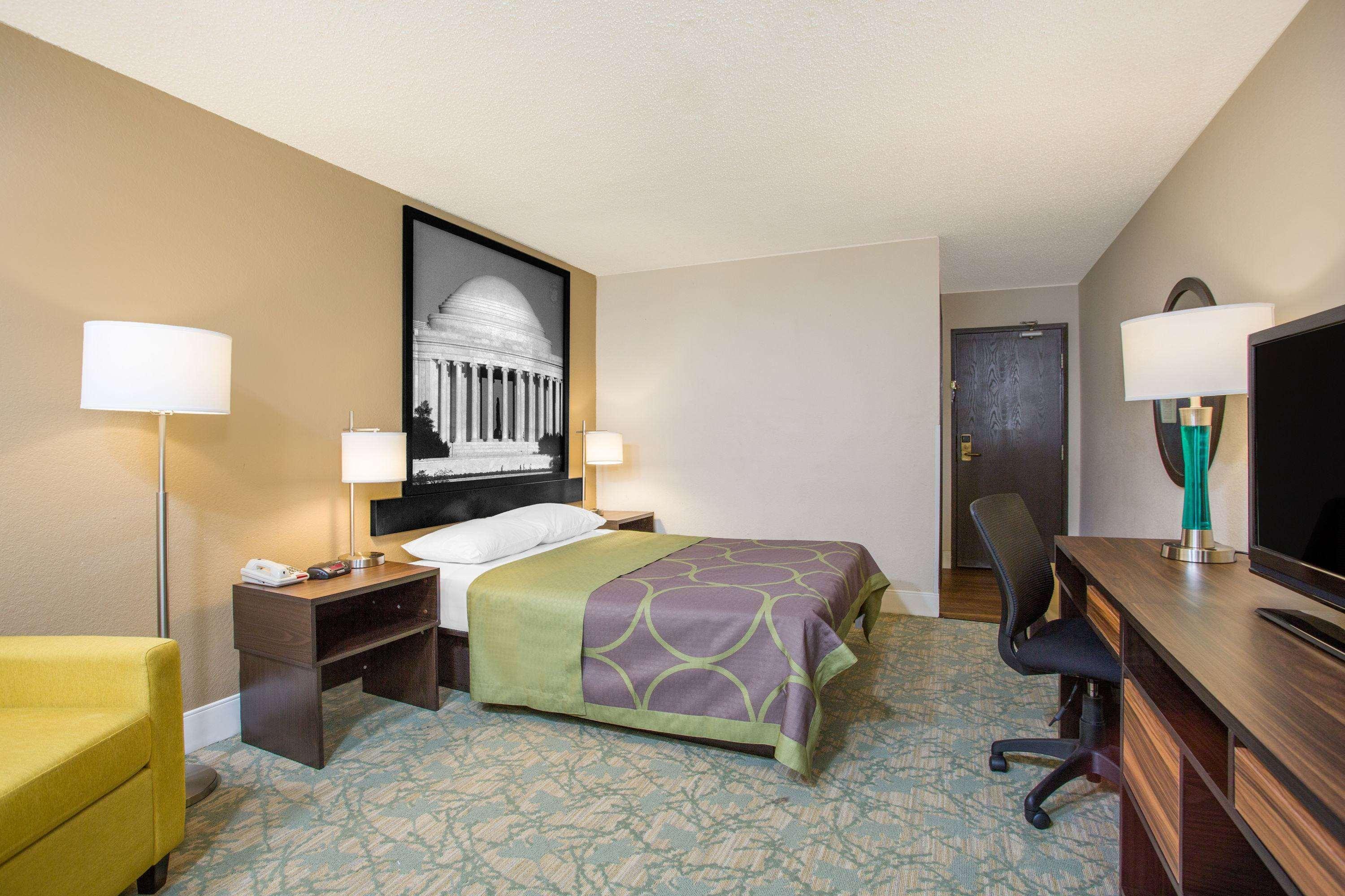 Super 8 By Wyndham Waldorf Motel Ngoại thất bức ảnh